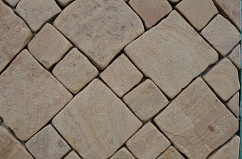 Брусчатка из песчаника колотая галтованная 5см цвет: серо-зеленый Брусчатка из песчаника колотая галтованная 5см цвет: серо-зеленый